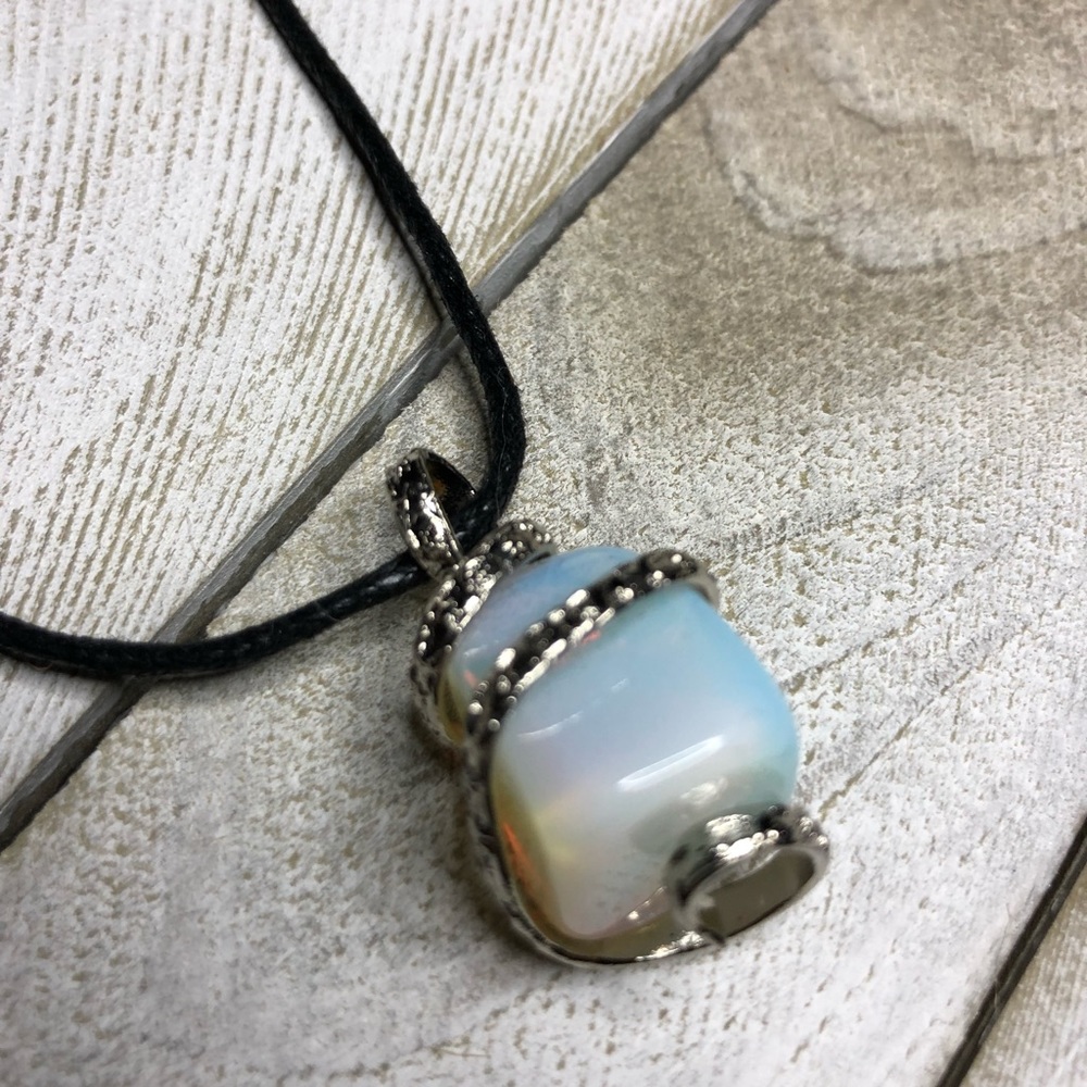 Authentic Peruvian Opalite Stone Necklace. - image 2